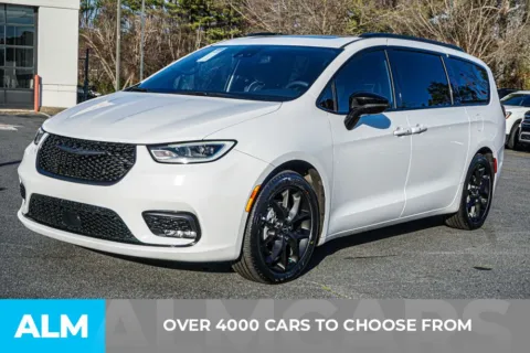 Photos of 2025 Chrysler Pacifica Limited for sale in Kennesaw, GA at ALM Kennesaw