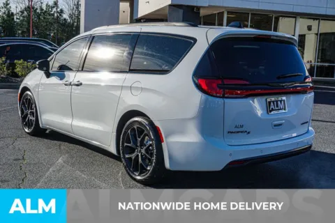 More photos of 2025 Chrysler Pacifica Limited at ALM Kennesaw, GA