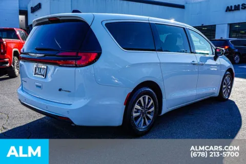 More photos of 2023 Chrysler Pacifica Hybrid Touring L at ALM Kennesaw, GA