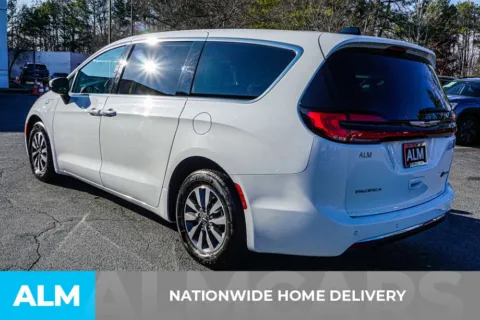 More photos of 2023 Chrysler Pacifica Hybrid Touring L at ALM Kennesaw, GA