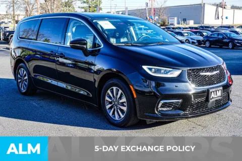 More photos of 2024 Chrysler Pacifica Hybrid Select at ALM Kennesaw, GA