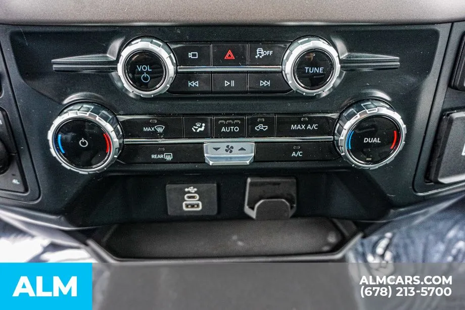 2025 Ford F-150 XLT - Photo 40