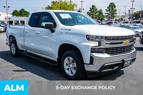 More photos of 2020 Chevrolet Silverado 1500 LT at ALM Kennesaw, GA