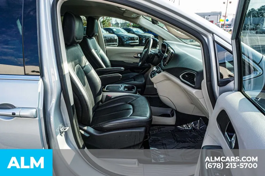 2024 Chrysler Pacifica Touring L - Photo 25