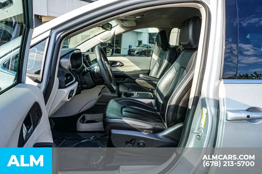 2024 Chrysler Pacifica Touring L - Photo 19