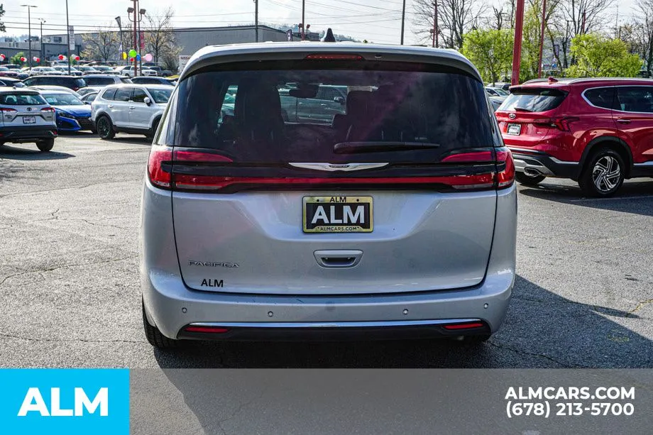 2024 Chrysler Pacifica Touring L - Photo 11