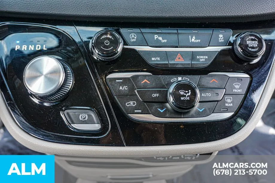 2024 Chrysler Pacifica Touring L - Photo 47