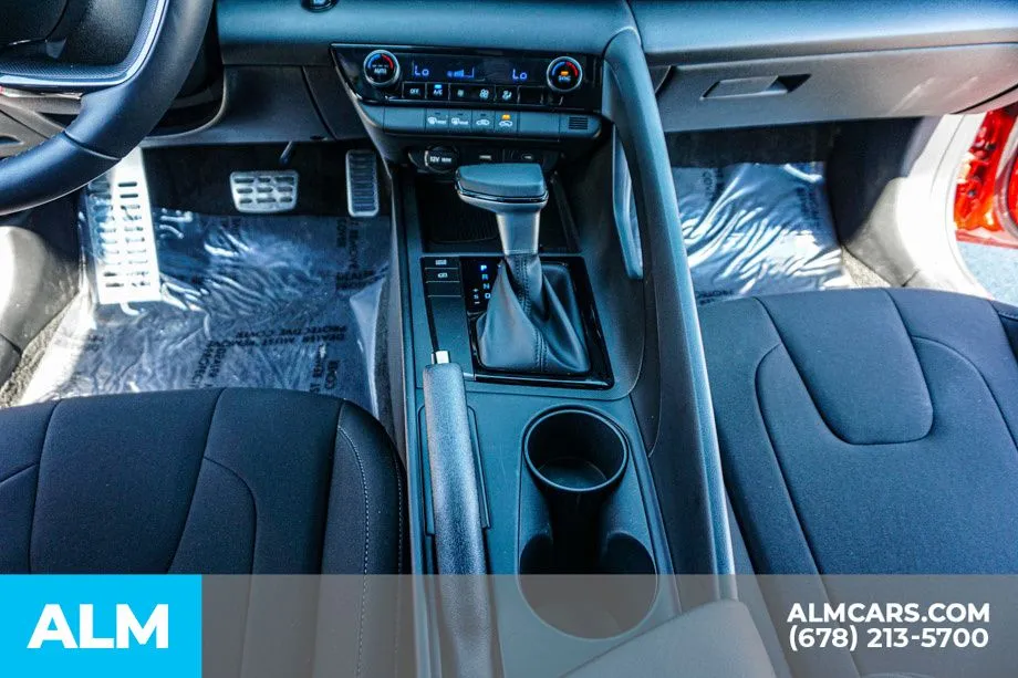 2025 Hyundai Elantra SEL - Photo 39