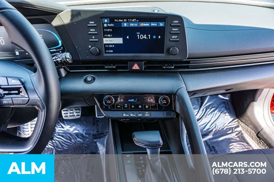 2025 Hyundai Elantra SEL - Photo 38