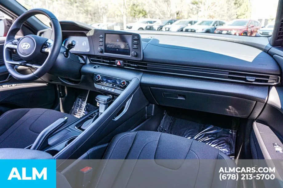 2025 Hyundai Elantra SEL - Photo 24