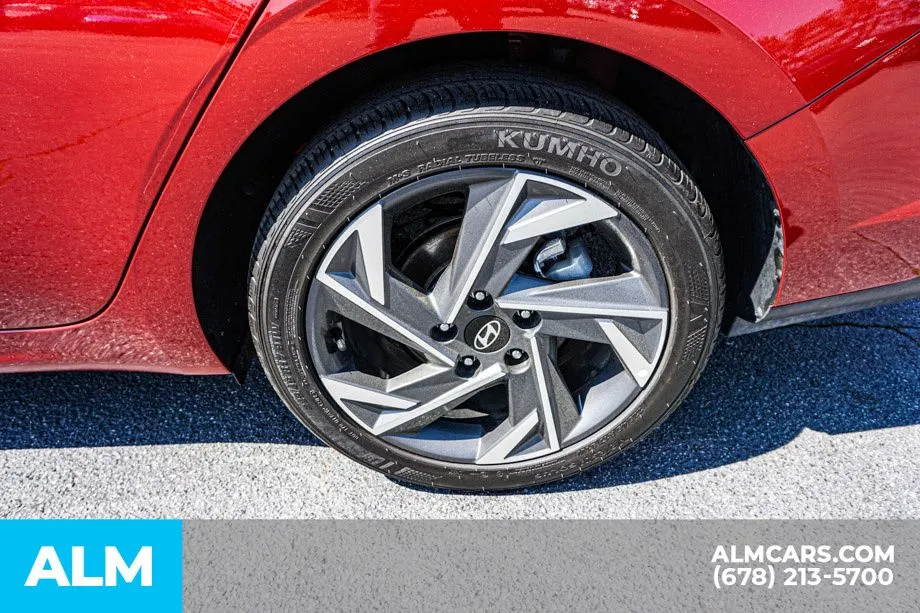 2025 Hyundai Elantra SEL - Photo 17