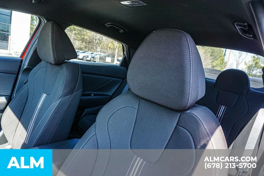 2025 Hyundai Elantra SEL - Photo 18