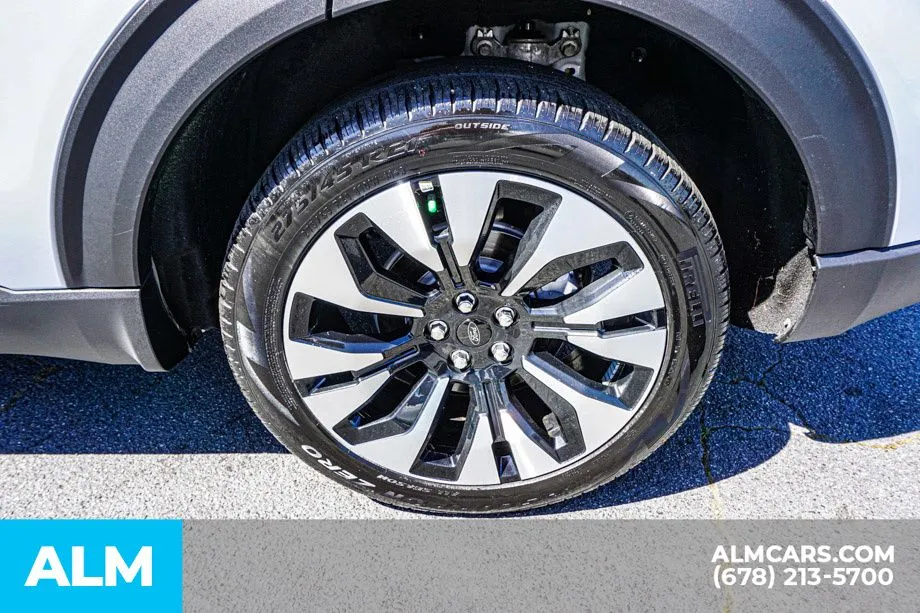 2025 Ford Explorer Platinum - Photo 17