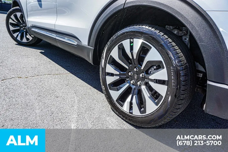 2025 Ford Explorer Platinum - Photo 16