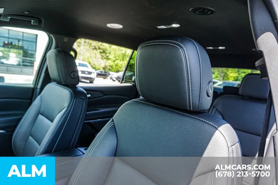 2025 Chevrolet Traverse LT - Photo 18