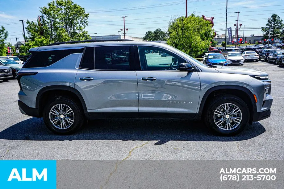 2025 Chevrolet Traverse LT - Photo 9
