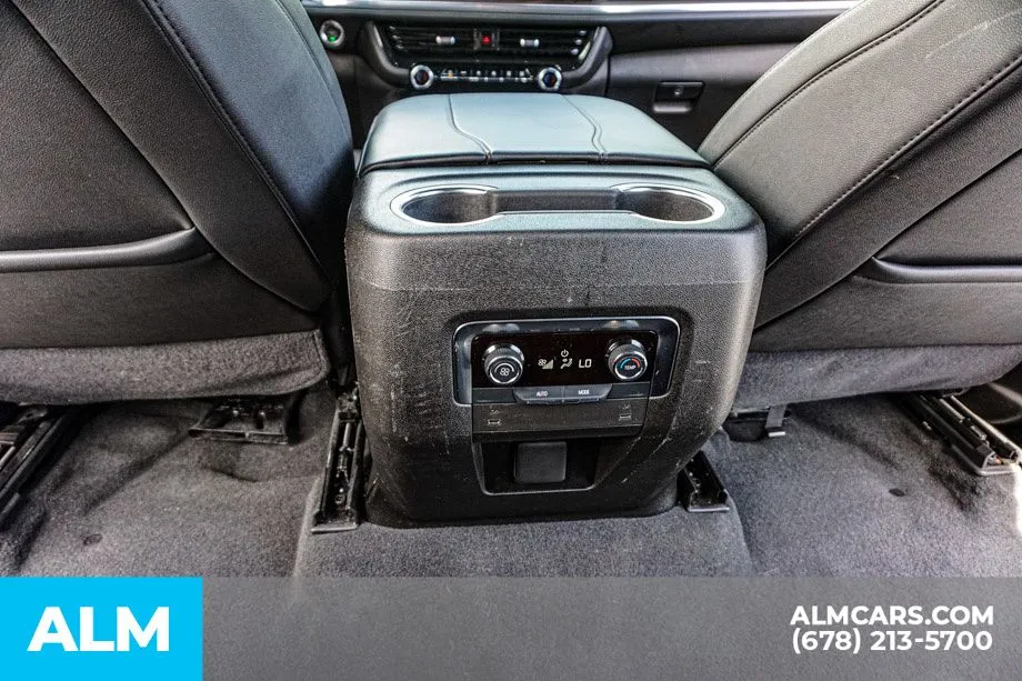 2025 Chevrolet Suburban Z71 - Photo 33