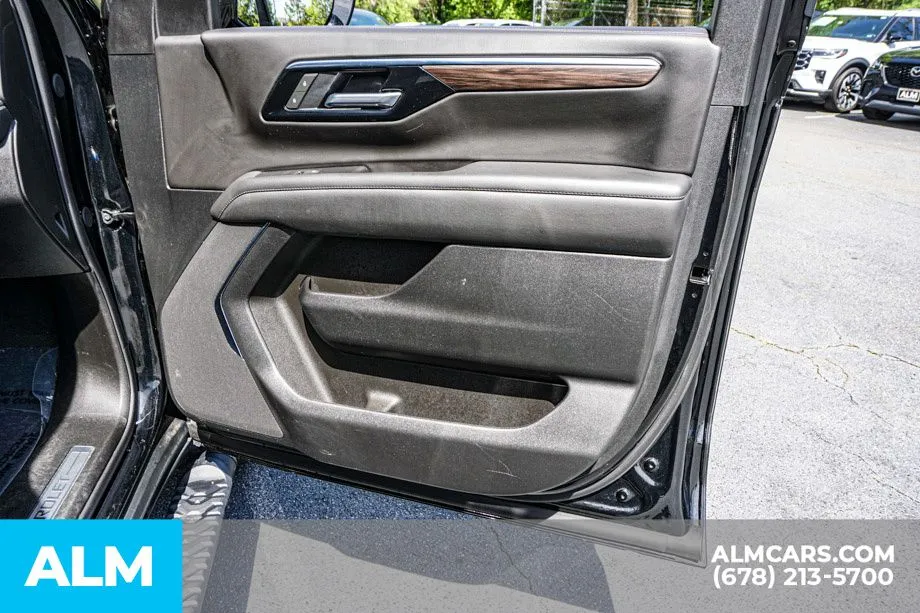 2025 Chevrolet Suburban Z71 - Photo 54