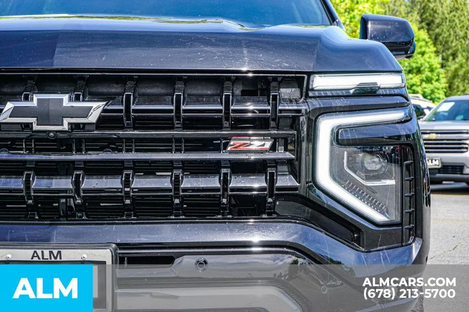 2025 Chevrolet Suburban Z71 - Photo 12