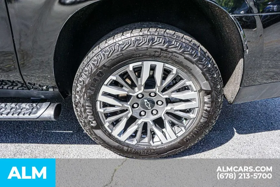 2025 Chevrolet Suburban Z71 - Photo 17