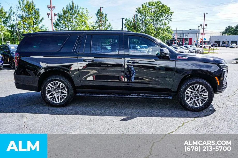 2025 Chevrolet Suburban Z71 - Photo 9