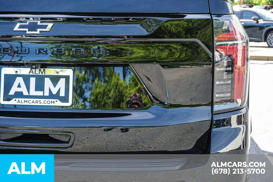 2025 Chevrolet Suburban Z71 - Photo 13