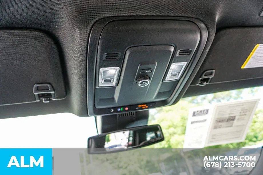2025 Chevrolet Suburban Z71 - Photo 35