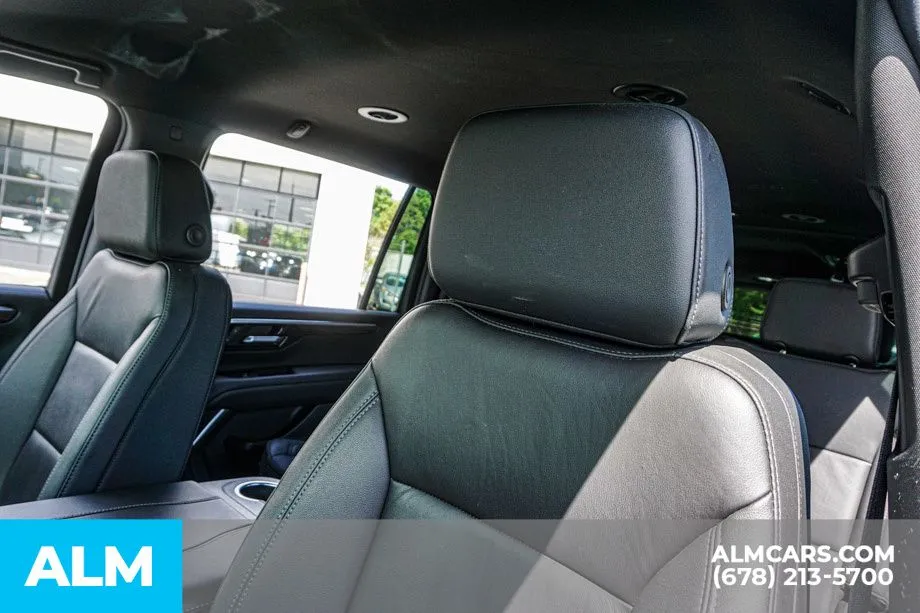 2025 Chevrolet Suburban Z71 - Photo 18