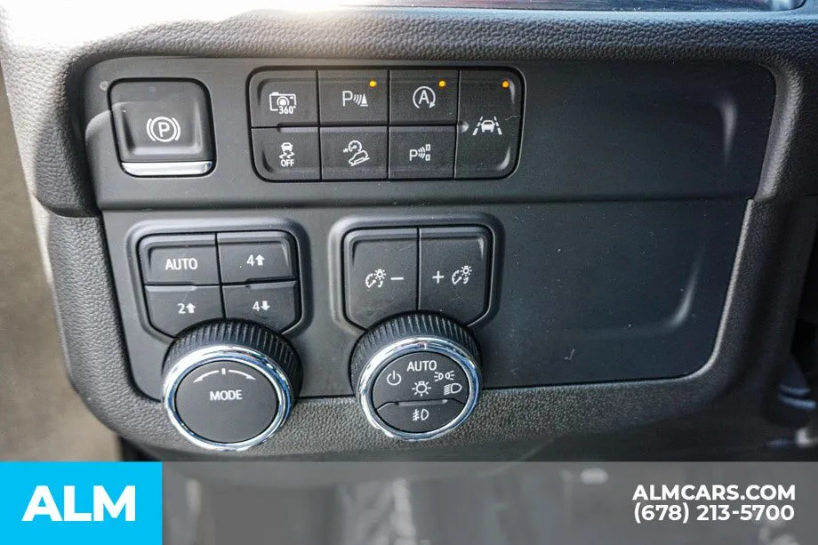 2025 Chevrolet Suburban Z71 - Photo 47