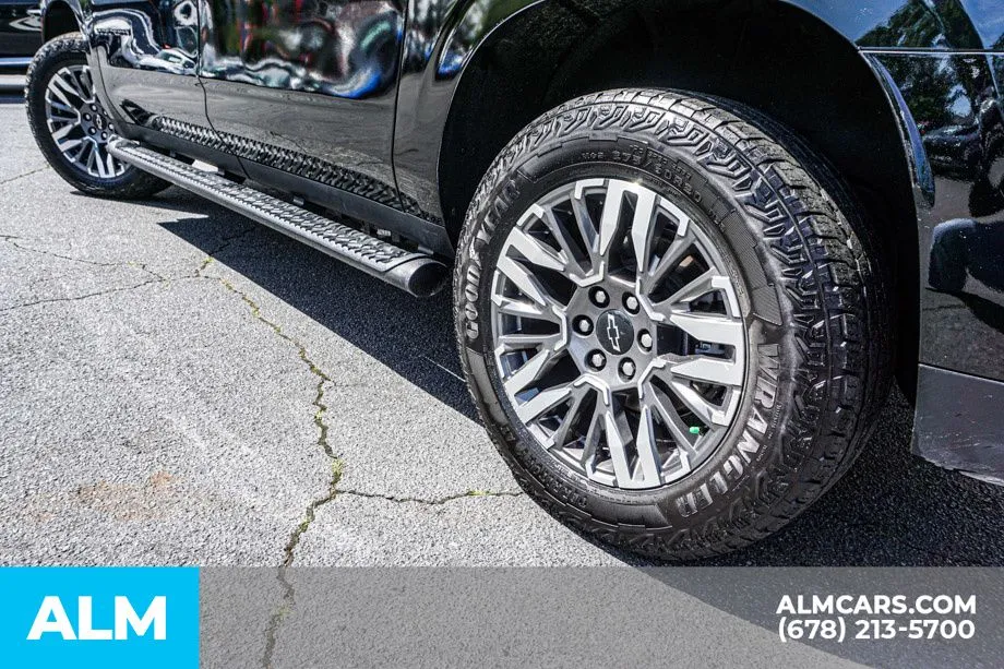 2025 Chevrolet Suburban Z71 - Photo 16