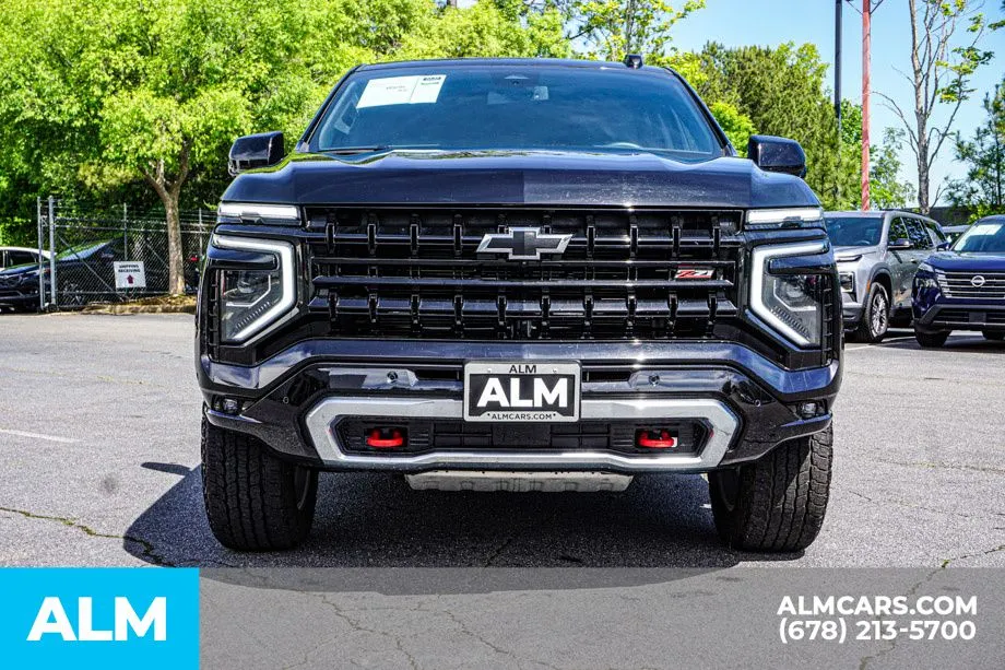 2025 Chevrolet Suburban Z71 - Photo 10
