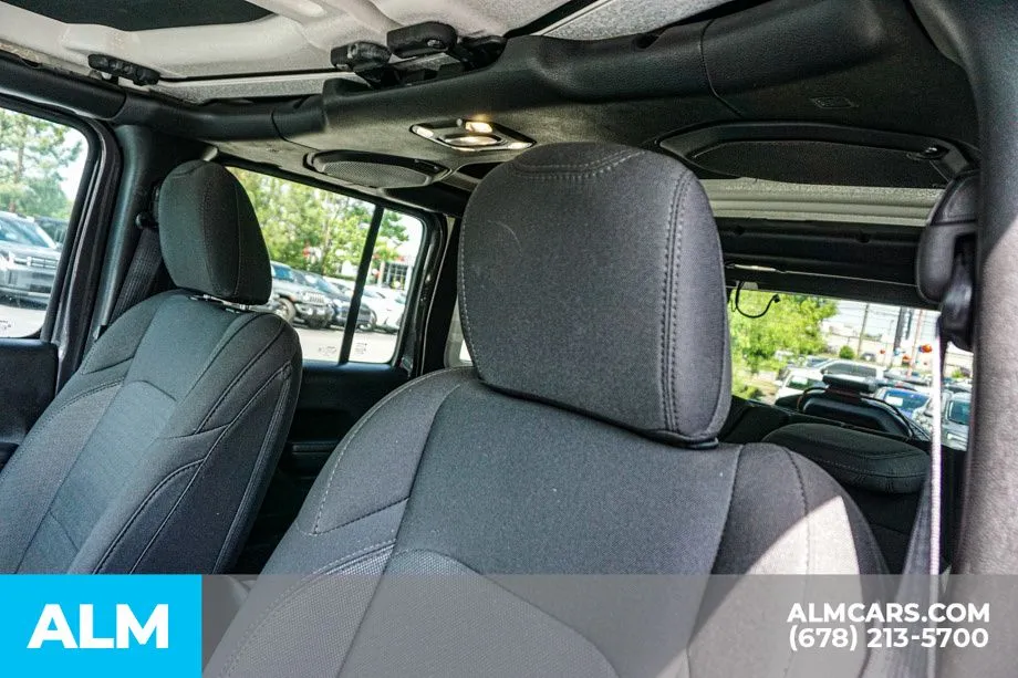 2023 Jeep Wrangler 4-Door Altitude - Photo 18