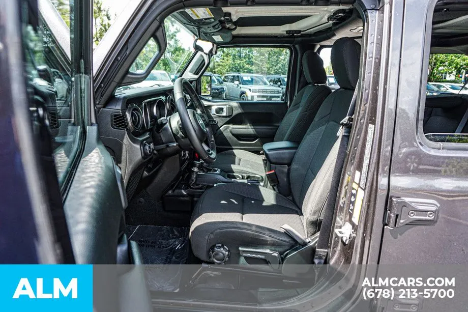 2023 Jeep Wrangler 4-Door Altitude - Photo 19