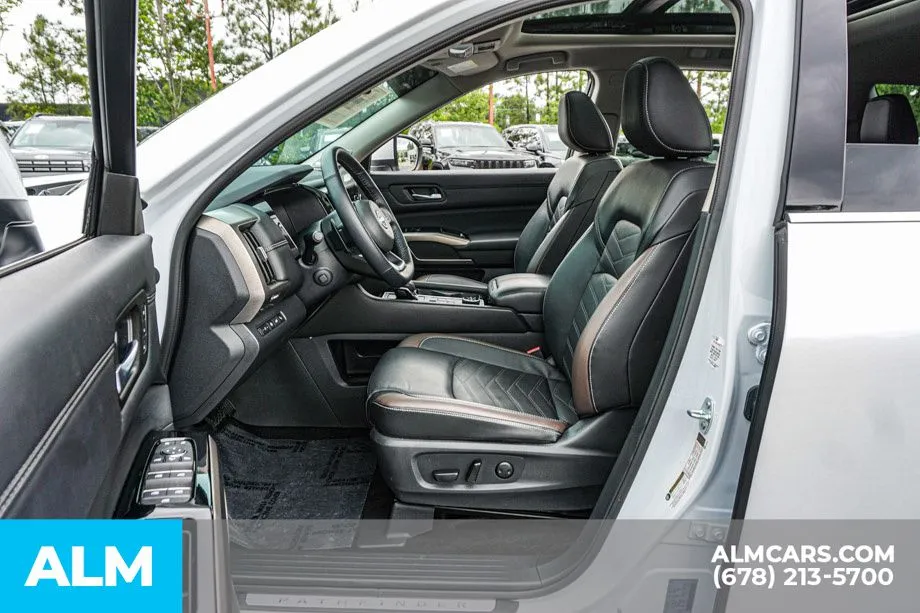 2025 Nissan Pathfinder Platinum - Photo 19