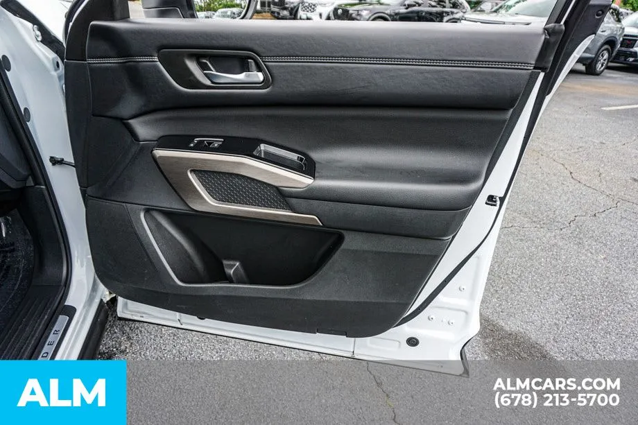 2025 Nissan Pathfinder Platinum - Photo 55