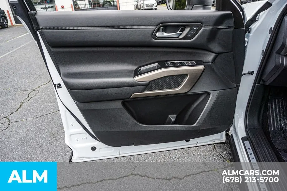 2025 Nissan Pathfinder Platinum - Photo 49