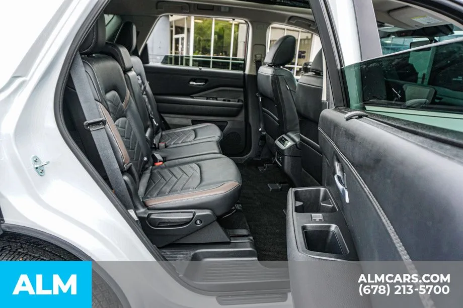 2025 Nissan Pathfinder Platinum - Photo 24