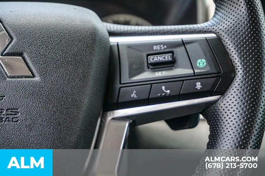 2025 Mitsubishi Outlander SE - Photo 32