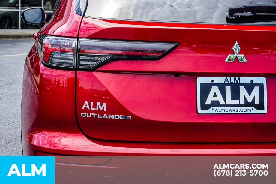 2025 Mitsubishi Outlander SE - Photo 13