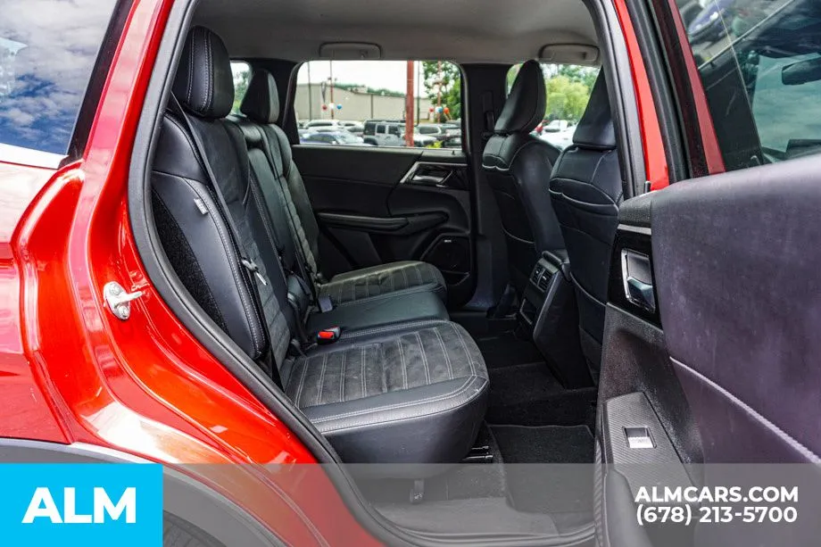2025 Mitsubishi Outlander SE - Photo 24