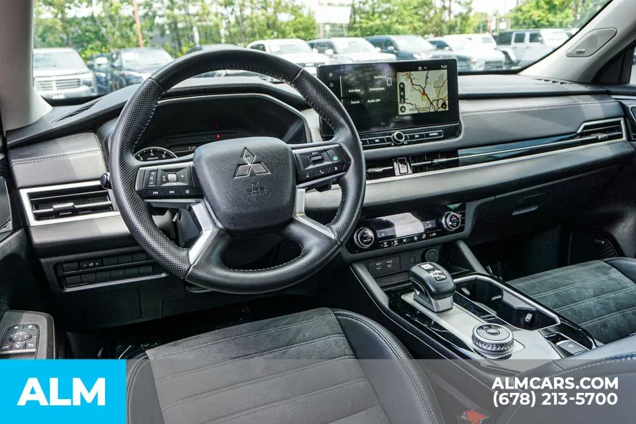 2025 Mitsubishi Outlander SE - Photo 29