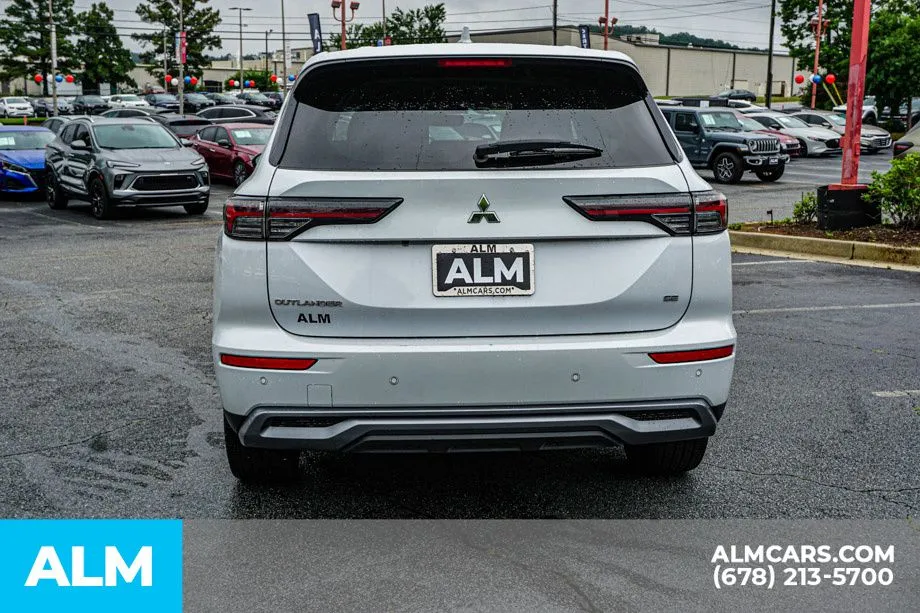 2025 Mitsubishi Outlander SE - Photo 11