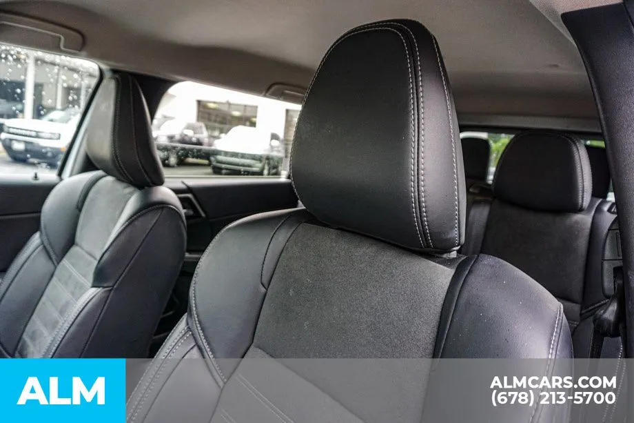 2025 Mitsubishi Outlander SE - Photo 18