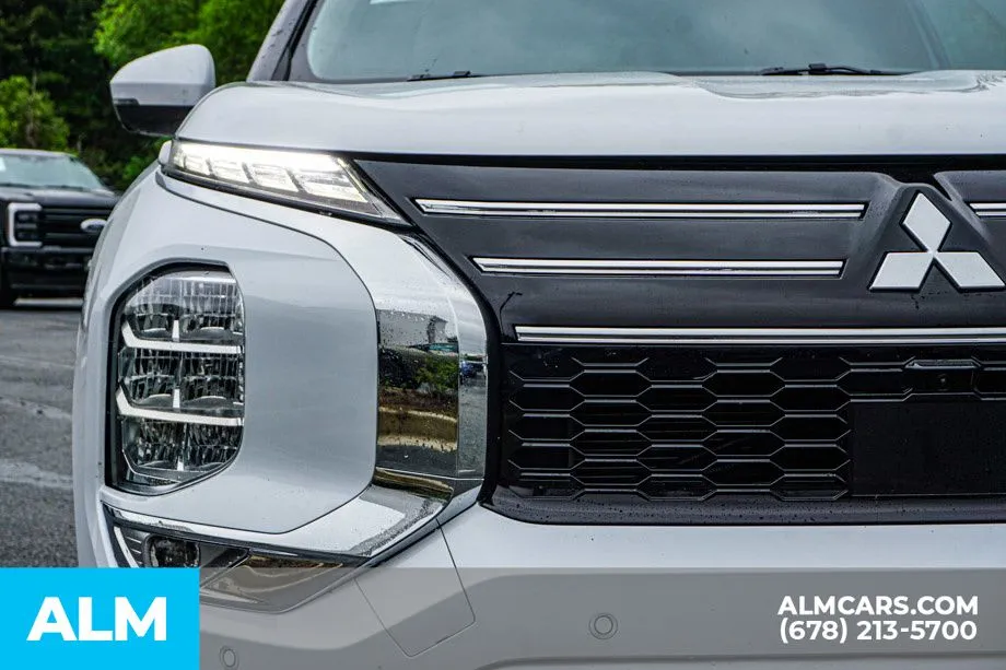 2025 Mitsubishi Outlander SE - Photo 12
