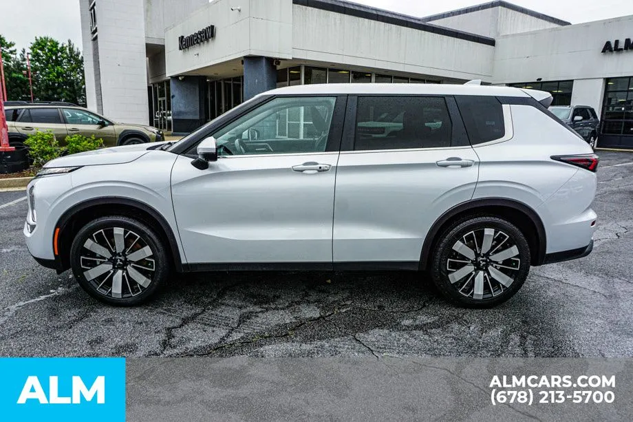 2025 Mitsubishi Outlander SE - Photo 7