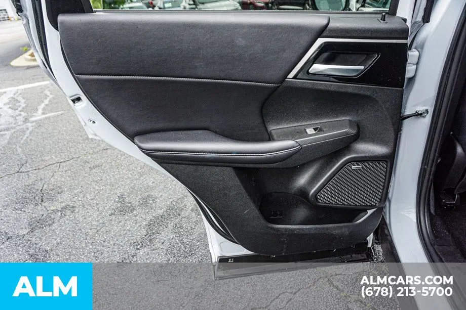 2025 Mitsubishi Outlander SE - Photo 54