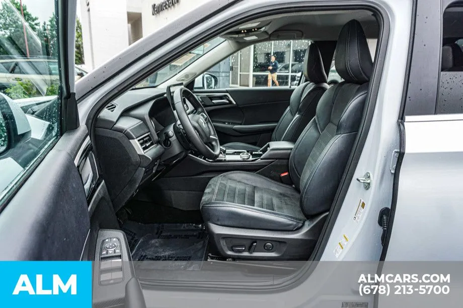 2025 Mitsubishi Outlander SE - Photo 19