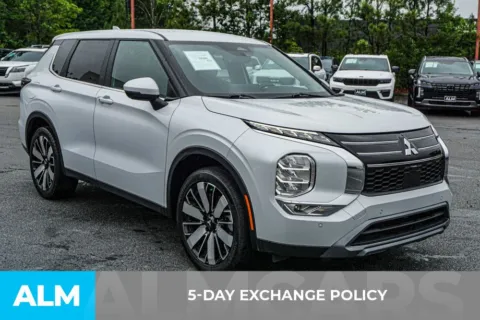 More photos of 2025 Mitsubishi Outlander SE at ALM Kennesaw, GA
