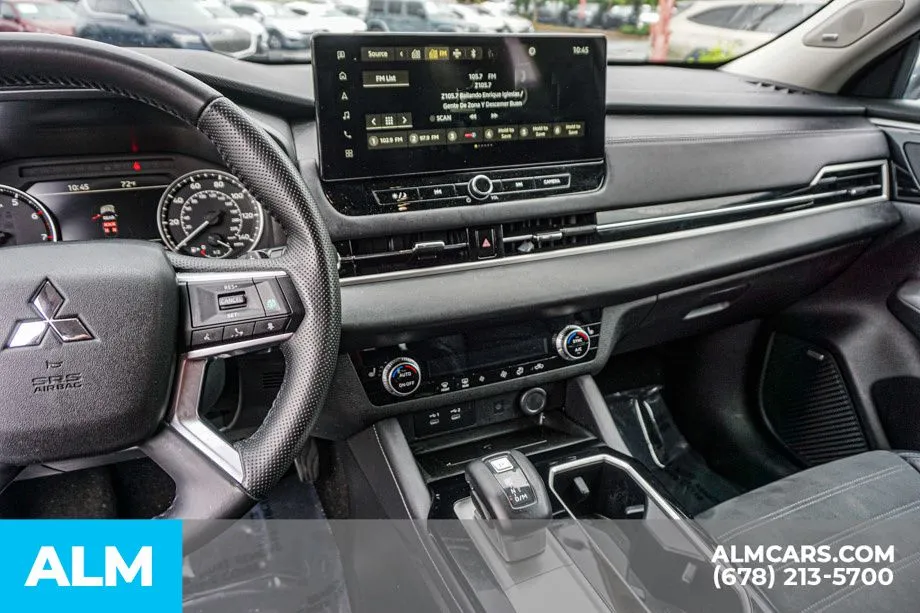 2025 Mitsubishi Outlander SE - Photo 34
