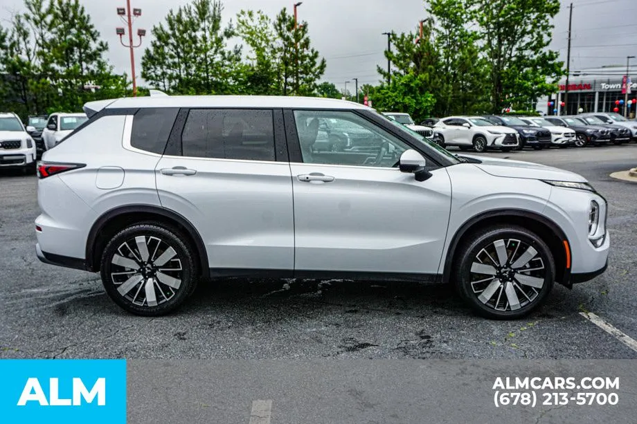 2025 Mitsubishi Outlander SE - Photo 9
